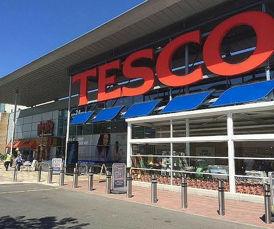 Является ли Tesco крупнейшим супермаркетом в мире? 