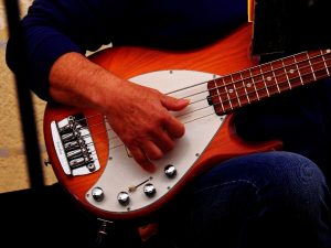 Bass vs. Guitar, Difference, Difficulty and Which Is Better for You