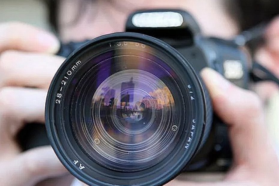 How to become a photographer from home