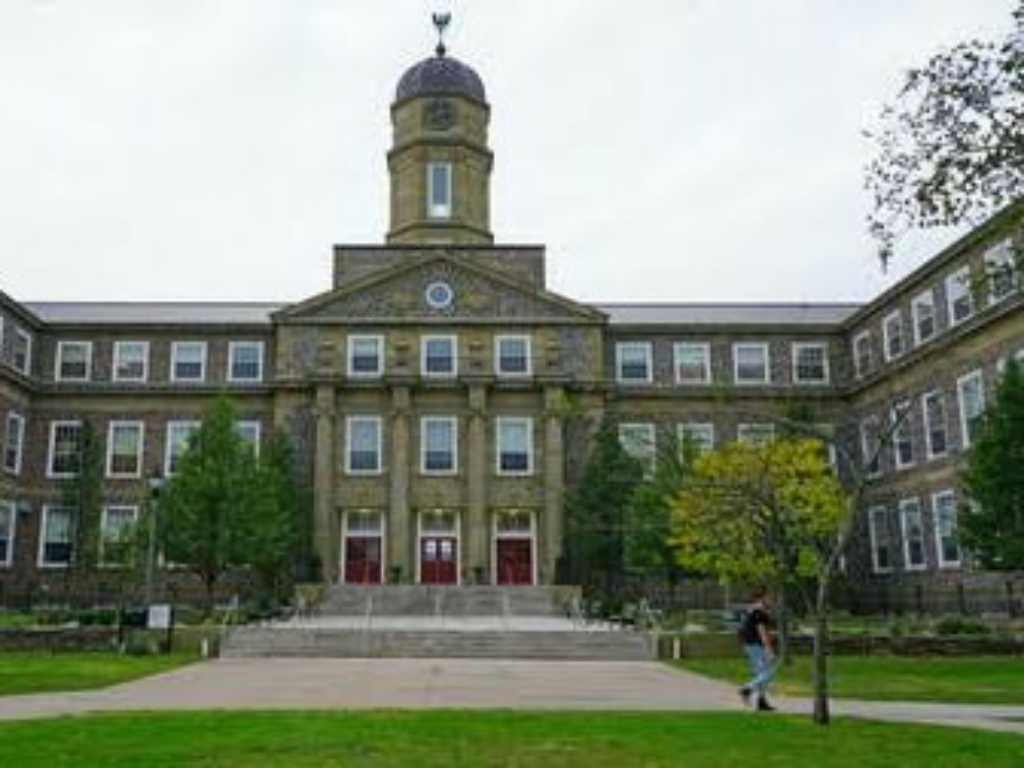 Read more about the article Oldest Universities In Canada: Top 14