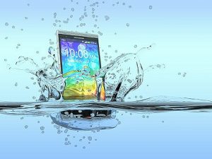 What to do if your phone gets wet and the screen doesn't work