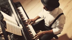 How can I learn piano on my phone