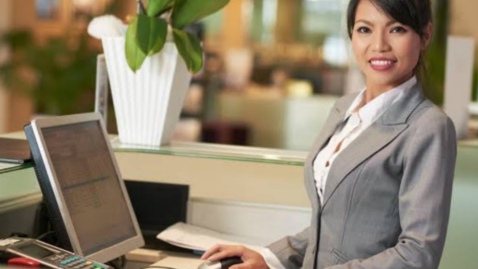 Top 10 Qualities Of A Good Receptionist - Bscholarly